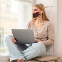 The gentle red light therapy works to reduce swelling and inflammation, promoting faster healing and improving the overall health and comfort of your lips, even after irritation or dryness.